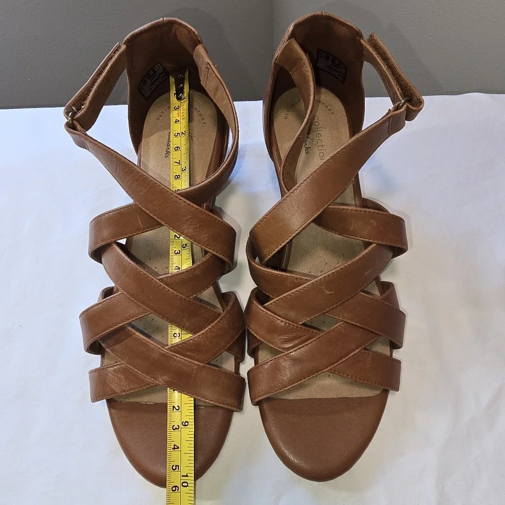 Clarks Collection Women's Size 9 Brown Strappy Sandals • 2.9